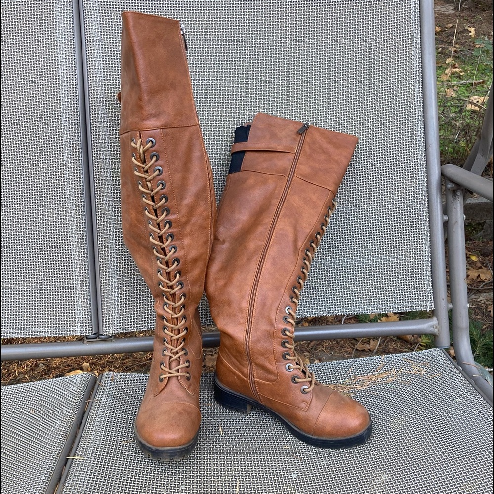 Dollhouse knee high boots size 5.5 with faux fur lining
